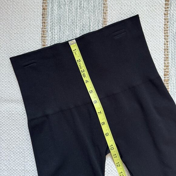 Spanx EcoCare Look at Me Now Very Black High Waisted Cropped Leggings Large - Picture 7 of 9